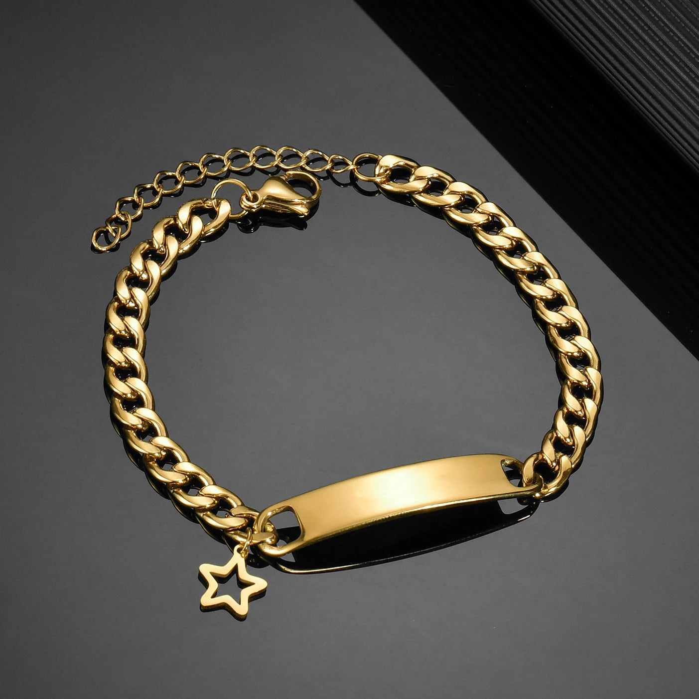 Bracelet Personnalisable pour femme avec une plaque