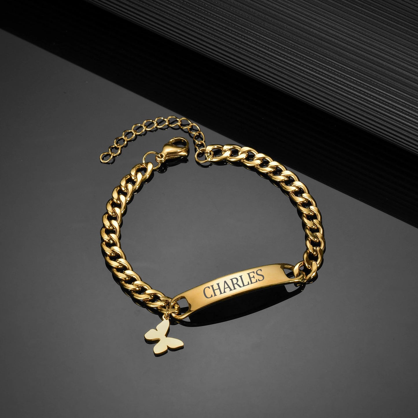 bracelet personnalisable pour femme avec plaque