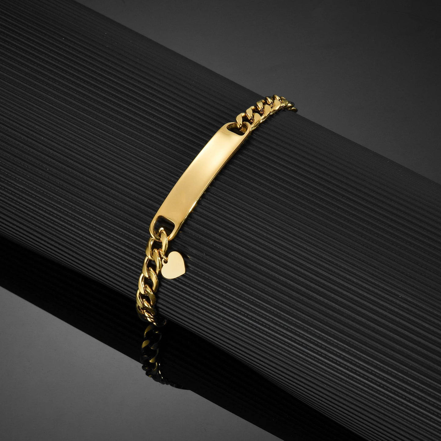 bracelet personnalisable pour femme avec plaque